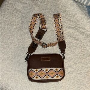 Wrangler Brown Bag with Geometric Strap